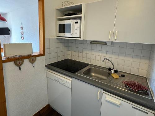 Appartement confortable et lumineux près des pistes avec balcon, WiFi et animaux admis