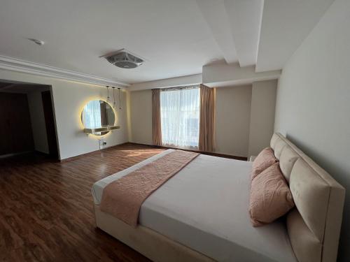 Postel nebo postele na pokoji v ubytování The Majestic - 1BHK - Self Check In