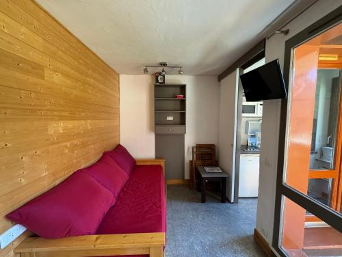 Studio Rénové au Cœur de la Station avec Balcon et Parking