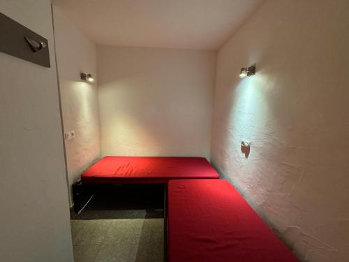 Studio Rénové au Cœur de la Station avec Balcon et Parking