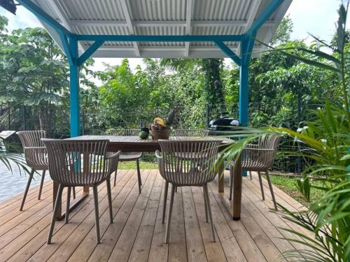 Κήπος έξω από το Villa YAKA - Logement cosy