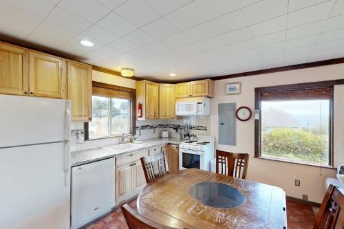 Η κουζίνα ή μικρή κουζίνα στο Skullishak Cabin