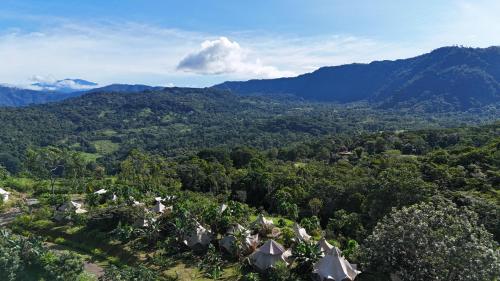 Gambar di galeri bagi Holos Retreat Center: The Entire Ridge Basecamp di Barú