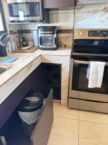 Kuchyň nebo kuchyňský kout v ubytování Senderos Apartment, Self Check- in, Airport SJO 5 MIN