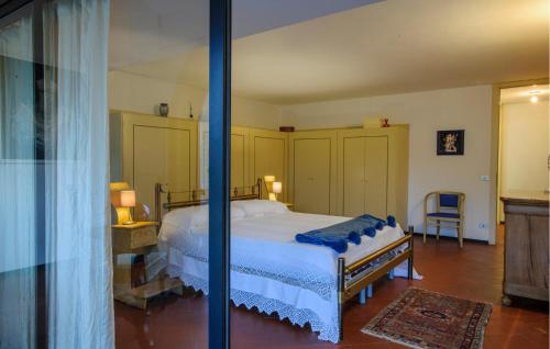 a bedroom with a bed and a chair in it at Stunning Home In Macerata Feltria in Macerata Feltria