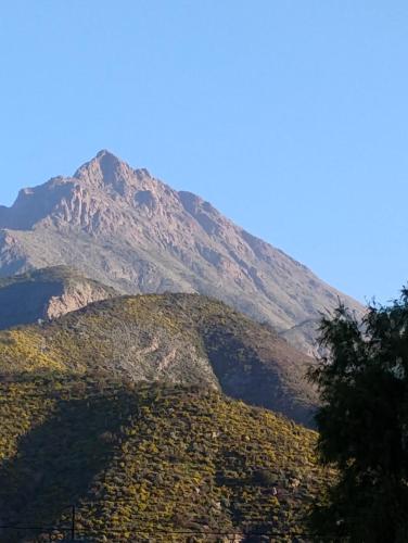 a mountain covered in trees and vegetation on a hill at Cabaña Mirador in Quillota
