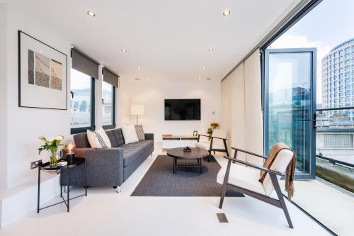 a living room with a couch and a table at Huge & Central 3 Bedr, 4 Beds, Covent Gdn in London