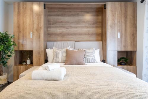 Ένα ή περισσότερα κρεβάτια σε δωμάτιο στο Charming Studio for 2 in the Central City
