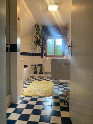 Fotografie z fotogalerie ubytování Kleines Dachzimmer mit Balkon v destinaci Feucht