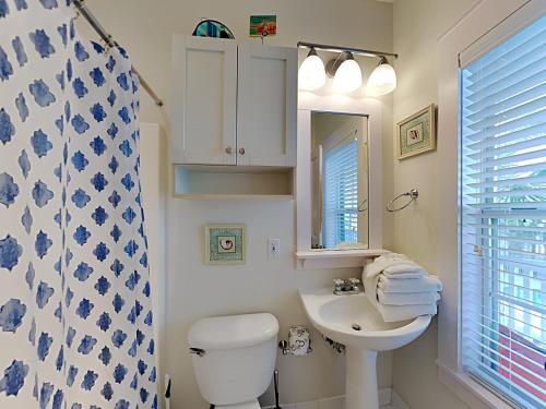 Ένα μπάνιο στο Bungalows at Seagrove #147