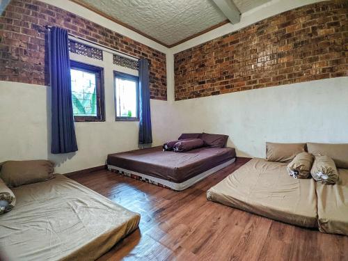 Postel nebo postele na pokoji v ubytování Omah Trasan Pangrango