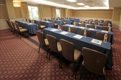 Holiday Inn Express - Monterrey - Tecnologico by IHGにあるビジネスエリアまたは会議室
