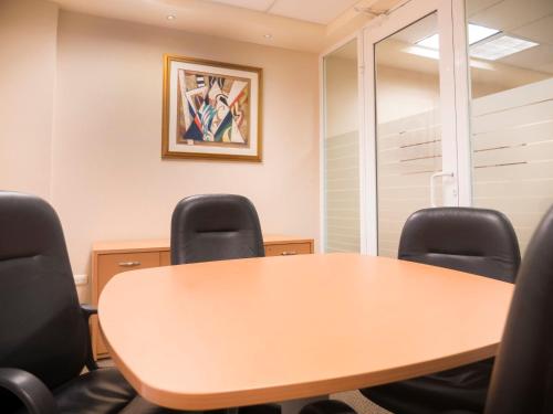 Holiday Inn Express - Monterrey - Tecnologico by IHGにあるビジネスエリアまたは会議室