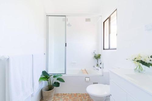 Ένα μπάνιο στο Ltl La Villette - 4BR - fireplace - pet-friendly
