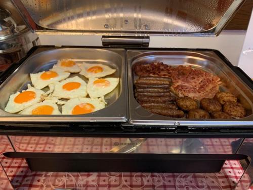 Jídlo v hotelu nebo okolí