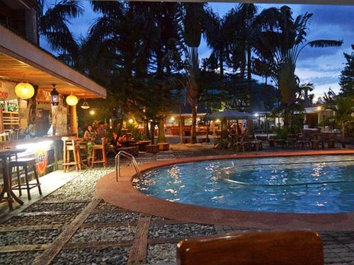 Bazén v ubytování Hollywood Palm Beach Hotel nebo v jeho okolí