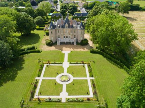 Gallery image of Grand Château Renaissance avec Parc, Piscine et Activités, Rénové en 2023 - FR-1-410-389 in Vallon-sur-Gée