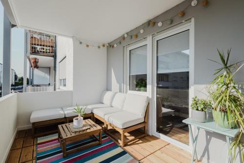 a living room with a couch and a table at FerienWohnenSieglinde in Weiden