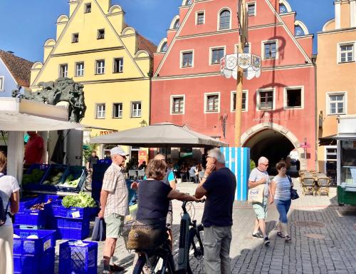 a group of people shaking hands in a market at FerienWohnenSieglinde in Weiden