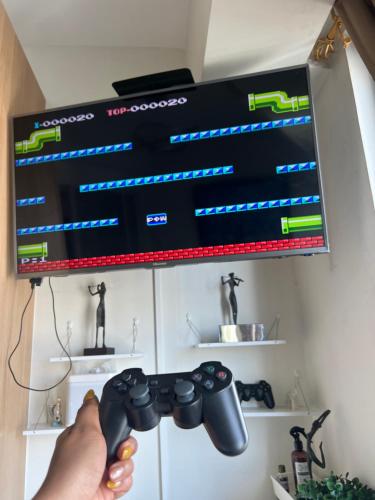 Μια τηλεόραση ή/και κέντρο ψυχαγωγίας στο Cloud Nine Escape