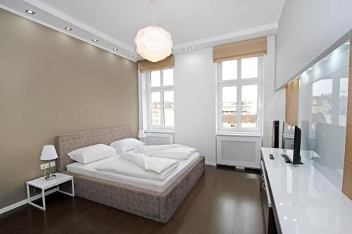 Tempat tidur dalam kamar di Christiano Apartments Hauptbahnhof | contactless check-in