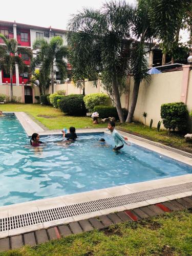 Kolam renang di atau dekat dengan Simple Living
