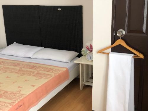 Katil atau katil-katil dalam bilik di Simple Living