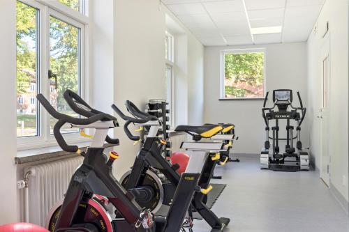 two bikes parked in a room with a gym at Best Western Valhall Park Hotell in Ängelholm