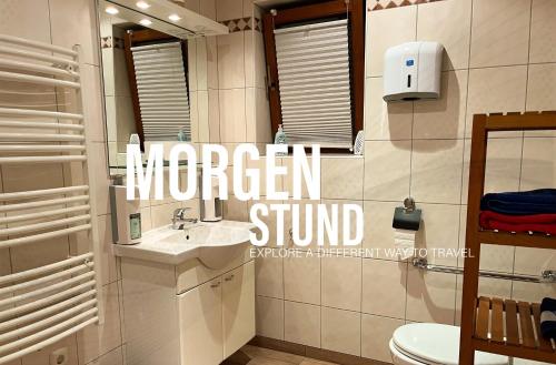 a bathroom with a toilet and a sink at 80 m2, für bis 6 Personen mit tollem Skigebiet, zentral und doch ruhig in Waidring