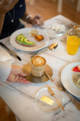 Jídlo v hotelu nebo okolí