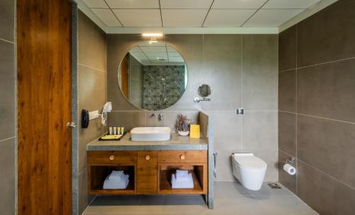Un baño de Enrise By Sayaji Kevadia