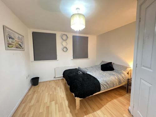 a bedroom with a bed and a pendant light at High End Luxury 2 Bed Apartment Birmingham in Birmingham