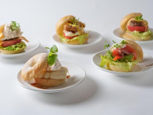 Jídlo v hotelu nebo okolí