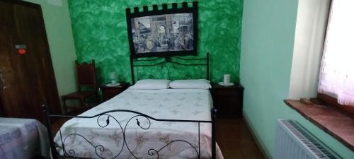 Łóżko lub łóżka w pokoju w obiekcie la maison
