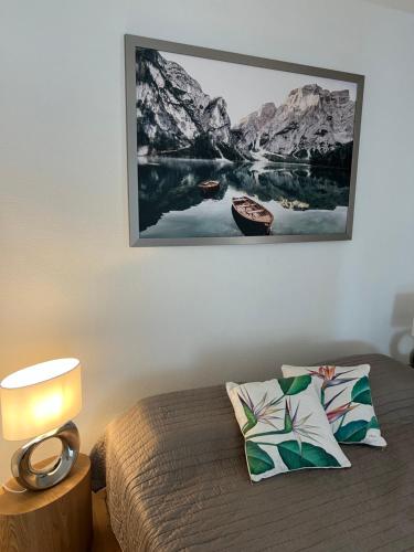 Katil atau katil-katil dalam bilik di Modern Luxury Apartment Near Airport & Zurich City