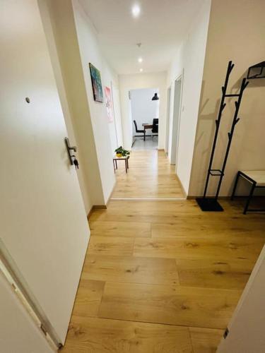 a hallway with white walls and a wooden floor at Daheim, in der Ferne in Schalchham