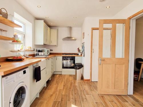 Luckwell Cottage two bedroom photo 9