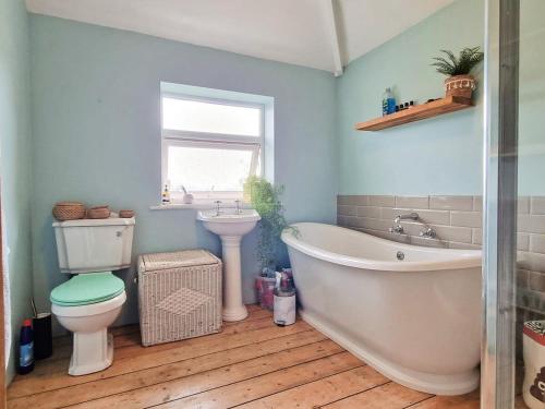 Luckwell Cottage two bedroom photo 8