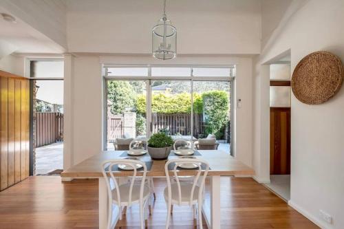 a dining room with a table and chairs at Luxe-Coastal Balmoral Townhouse in Sydney