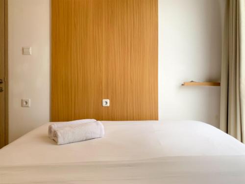 Postel nebo postele na pokoji v ubytování Strategic and Comfortable 2BR Apartment at Tokyo Riverside PIK 2 By Travelio