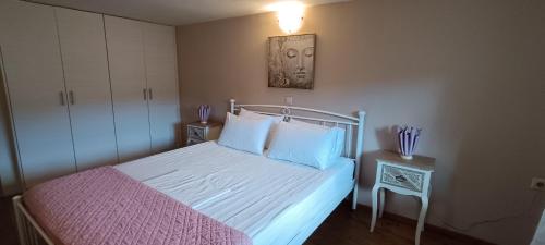 A bed or beds in a room at Arhontiko Katerina Spili