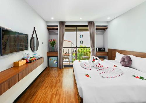 Postel nebo postele na pokoji v ubytování Family Hanoi Hotel