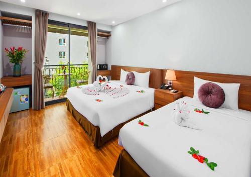 Postel nebo postele na pokoji v ubytování Family Hanoi Hotel