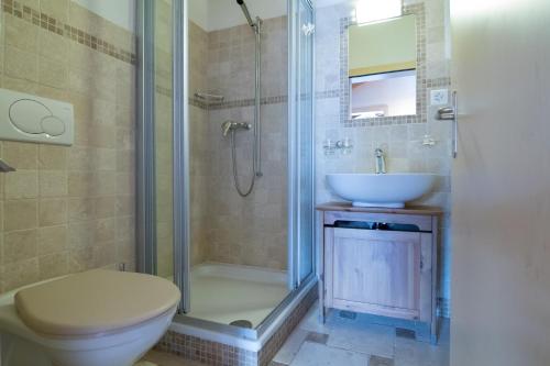 Een badkamer bij Haus Serac