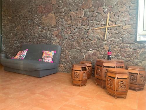Ein Sitzbereich in der Unterkunft Las Monteras - Quiet Rural House & BBQ, Hierro