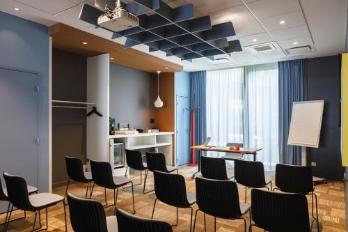 a waiting room with chairs and a table at ibis Lyon Carre De Soie in Vaulx-en-Velin