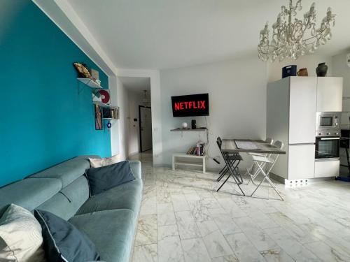 Lodi Nest - M3 Brenta Design flat with balcony - 10 min Duomo