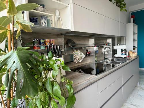 Lodi Nest - M3 Brenta Design flat with balcony - 10 min Duomo