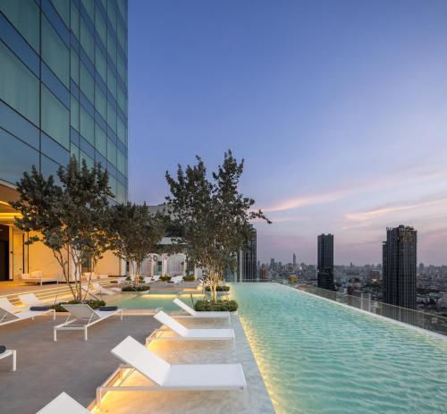Piscine de l'établissement Eastin Grand Hotel Phayathai ou située à proximité