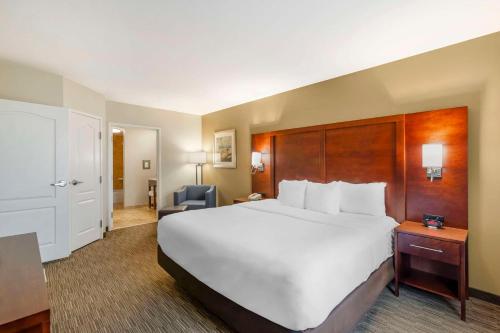 Ένα ή περισσότερα κρεβάτια σε δωμάτιο στο Comfort Inn & Suites